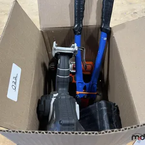Bolt Cutter, Corldess Drill & Air Gun
 UNRESERVED