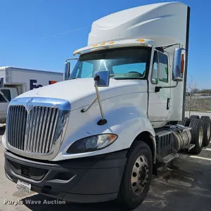 2016 International  ProStar Plus 122 semi truck