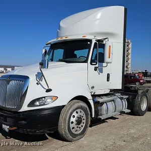 2015 International  ProStar Plus 122 semi truck