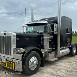 2000 Peterbilt 379 semi truck