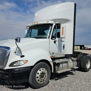 2014 International  ProStar Plus 122 semi truck