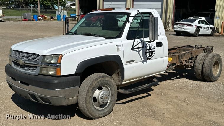 2004 Chevrolet  Silverado 3500 pickup truck cab and chassis
