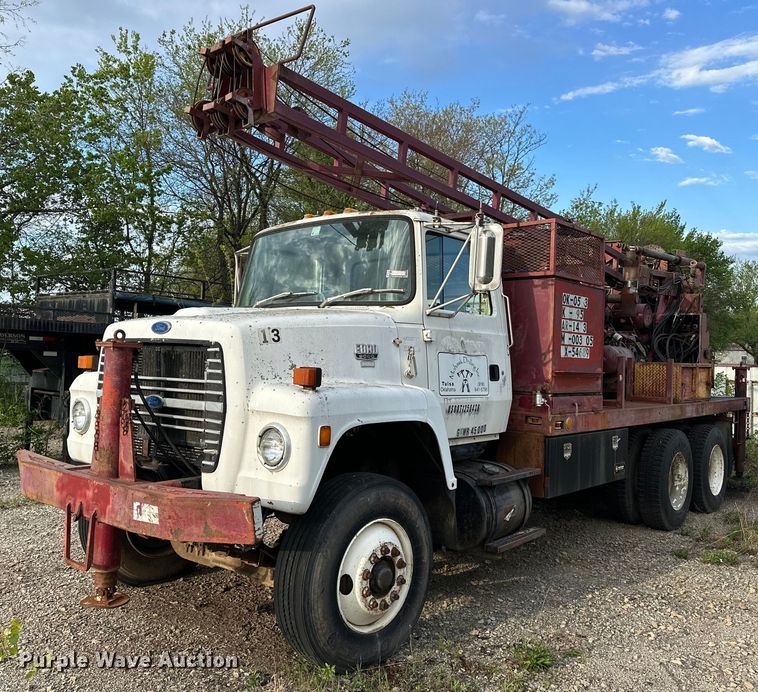 1993 Ford 8000 drilling rig truck