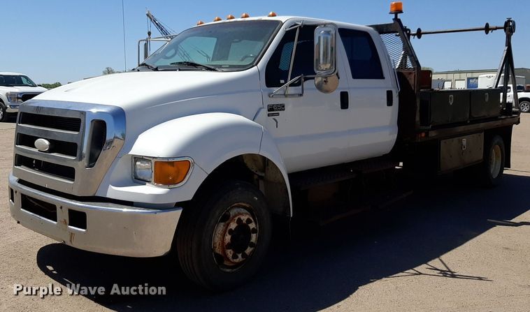 2007 Ford F650 Crew Cab flatbed truck
