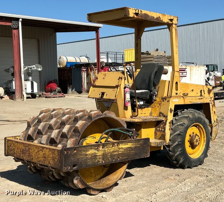 Bomag BW142PD single drum roller
