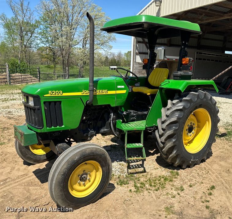 2004 John Deere 5203 tractor