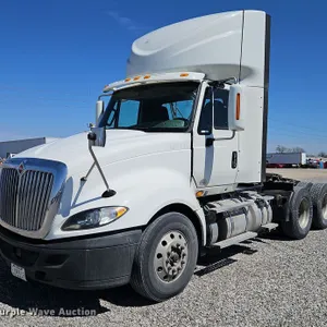 2015 International ProStar Plus 122 semi truck