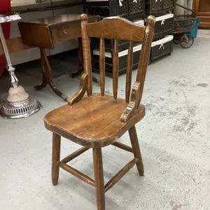VINTAGE CHILDS WOOD CHAIR