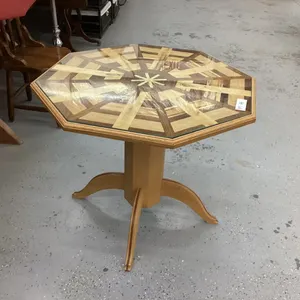 OCTAGON END TABLE W/ GLASS TOP