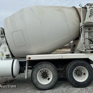 2006 Peterbilt 335 ready mix truck