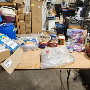 Cookie Tin, Toys, Christmas Lights & Blankets
 UNRESERVED