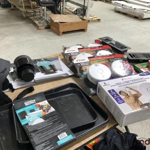 Smoke + CO2 Alarms, Books, Vents, Snow Helmet, Cup Holder & Pans
 UNRESERVED