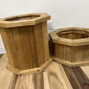 (2) Assorted Size Cedar Planter Box
 UNRESERVED