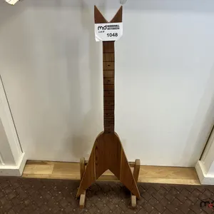 Cedar Electric Guitar Decor
 UNRESERVED