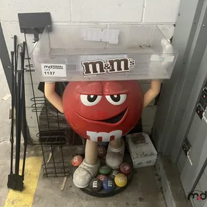M&M Display