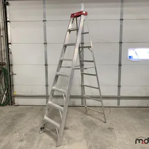 Reynolds Aluminum Step Ladder (8')
 UNRESERVED
