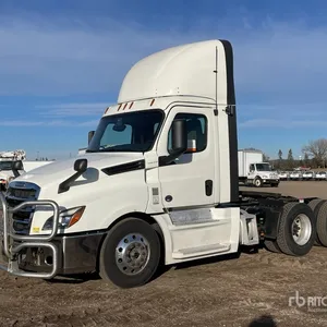 2020 Freightliner Cascadia 126 6x4 T/A Day Cab Truck Tractor