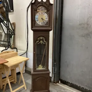 BATTERY OPERATED TEMPEST FUGIT GRANDMOTHER CLOCK