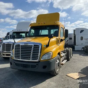 2014 Freightliner Cascadia 125 6x4 T/A Day Cab Truck Tractor