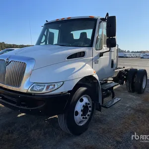2006 International 4300 4x2 Cab and Chassis (Inoperable)