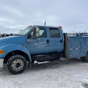 2011 Ford F-650 XLT 4x2 Crew Cab Utility Truck