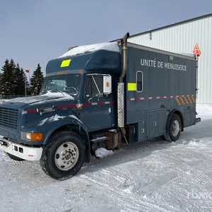 2001 International 4900 4x2 Utility Truck