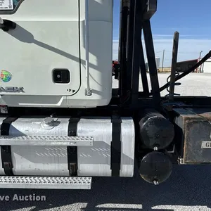 2014 Mack GU713 semi truck
