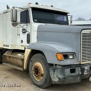 1999 International FLD semi truck