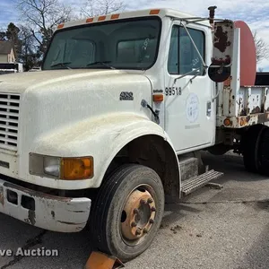1999 International 4700 flatbed truck