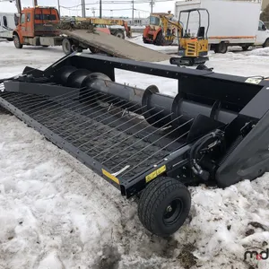 2015 MacDon PW8 15' Pick Up Header
 UNRESERVED