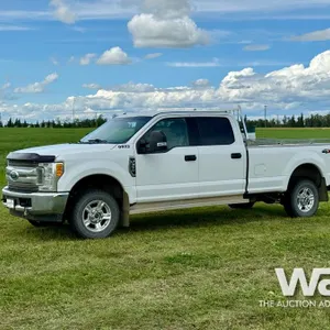 2017 FORD F350 XLT CREW CAB PICKUP