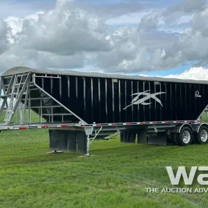2011 LODE KING PRESTIGE 45 FT TRIDEM GRAIN TRAILER