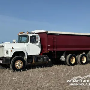 1985 MACK RD686S T/A GRAIN TRUCK