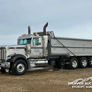 2020 WESTERN STAR 4900SF TRI DRIVE DUMP TRUCK