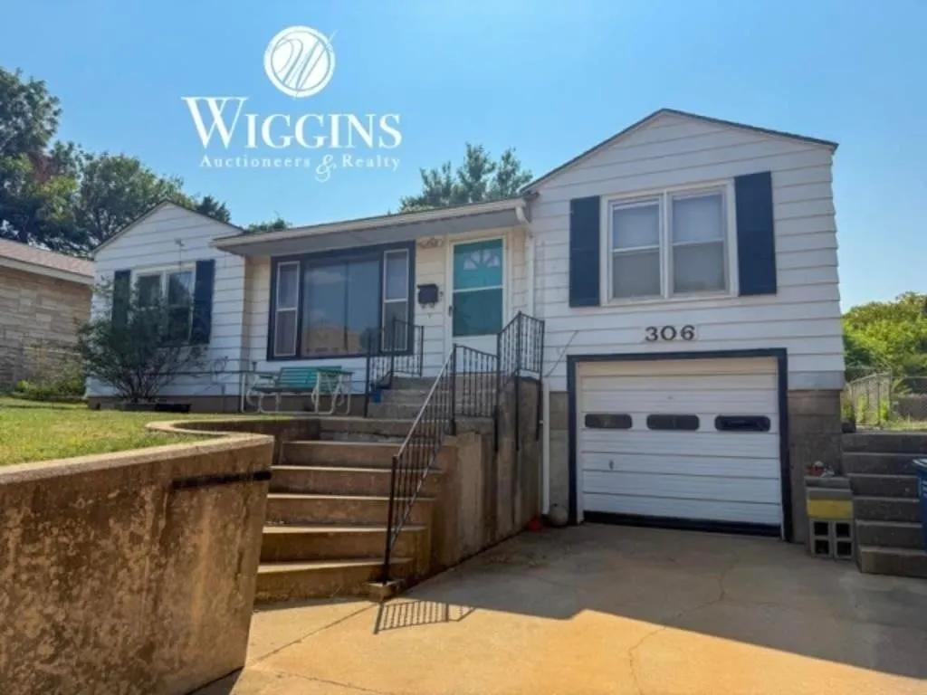 9/15 Charming 3 BDRM, 2 BA Home Near NOC, Enid