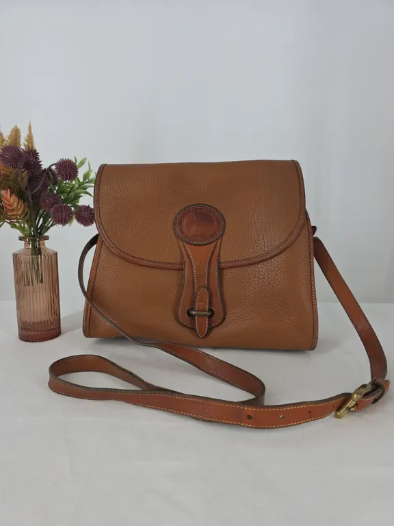 Vintage Treasures & Designer Finds Online Auction – Lucite & Vintage Handbags, Coach, Jewelry, Art, Décor & More