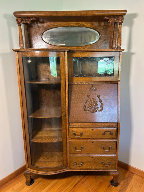 Antiques, VTG Collectibles & Furniture - 450 Lots!