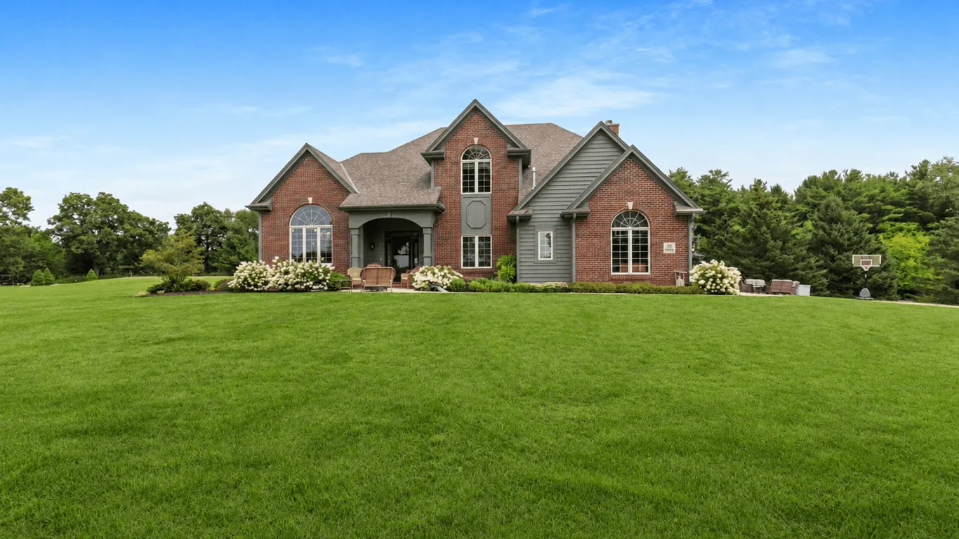 Stunning Executive Two-Story In Clydesdale Farms East