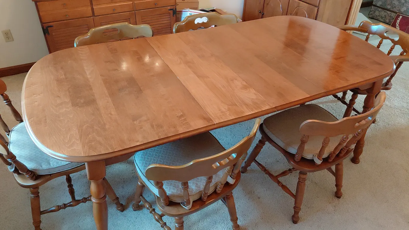 CHILLICOTHE: Antique and Vintage, Glass, Furniture, Decor, Housewares, Sewing, Fenton, Pyrex