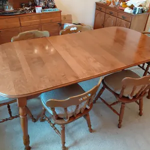 CHILLICOTHE: Antique and Vintage, Glass, Furniture, Decor, Housewares, Sewing, Fenton, Pyrex