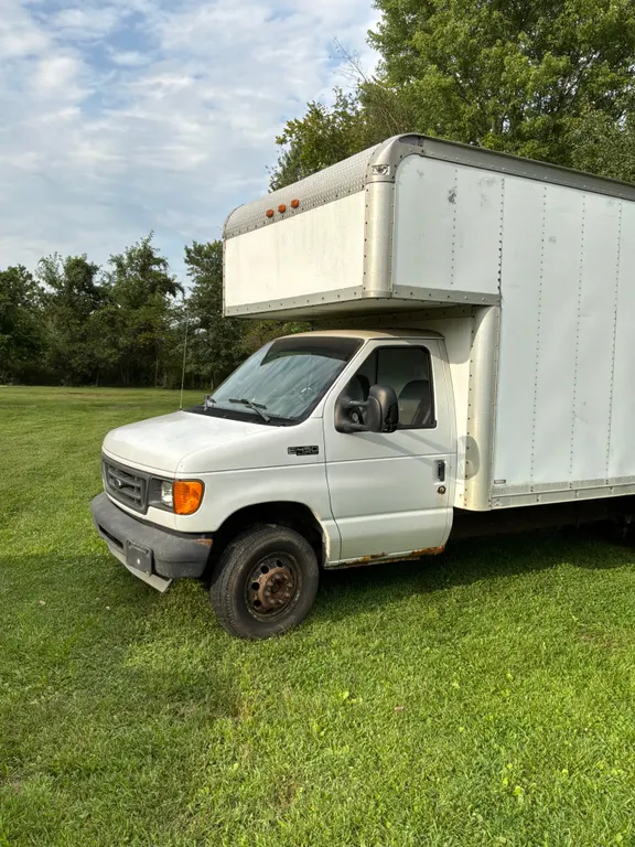 2004 Ford E-450 Box Van
