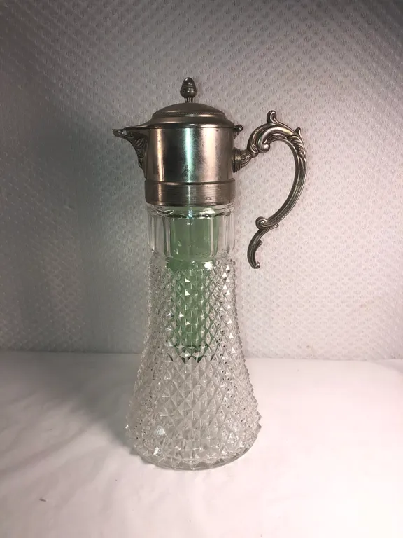 Vintage and Antique Glass Collectibles, Singer Sewing Machine, Vintage Salt and Pepper, Tonka and ERTL Toys, Fenton, Pyrex. Watt, Hull and McCoy Potte