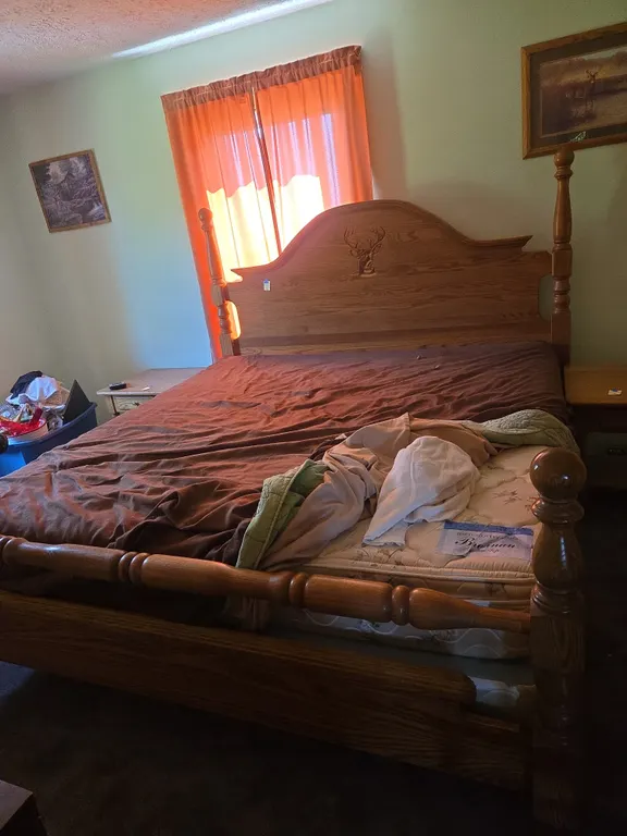 Tarlton Ohio - Amish Furniture, Antiques, Collectables, Hunting Clothes and Calls, appliances, Antique Pump Organ,Tools, Furniture, and much more