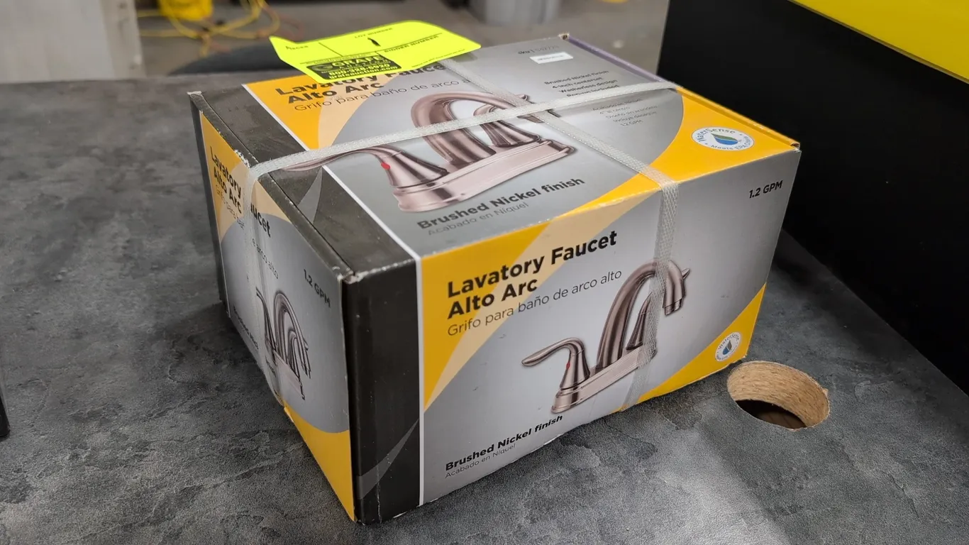 Contractors' Warehouse Store Fixtures, Racking & Material Handling Liquidation, Hayward, CA