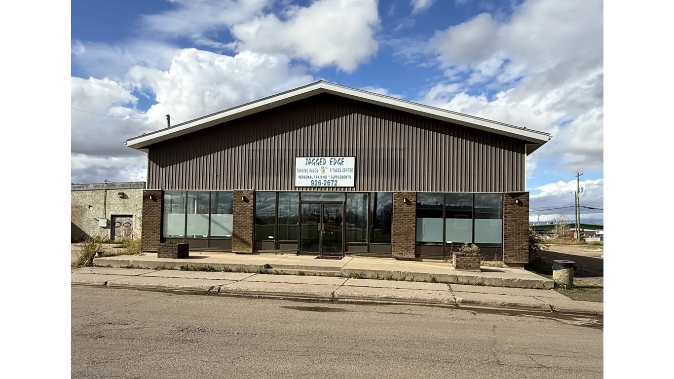 Oct 20 (10 am) - Oct 22 (10 am) Unreserved Online Real Estate Auction - 6234± Sq Ft Commercial Building w / Highway 35 Visibility, High Level, AB 26JH