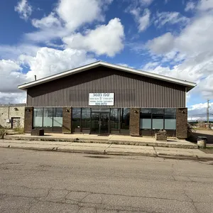 Oct 20 (10 am) - Oct 22 (10 am) Unreserved Online Real Estate Auction - 6234± Sq Ft Commercial Building w / Highway 35 Visibility, High Level, AB 26JH