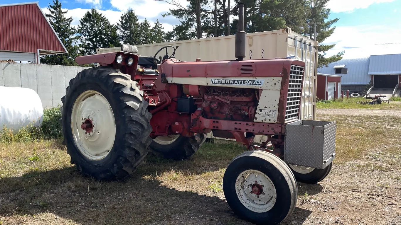 Tractors, Farm Machinery, Pontoon, Rough Sawn Lumber, Shop Tools & More
