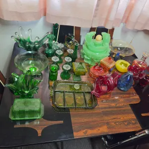 Live Onsite Antique, Vintage and Household Auction for Maureen Stefaniuk 