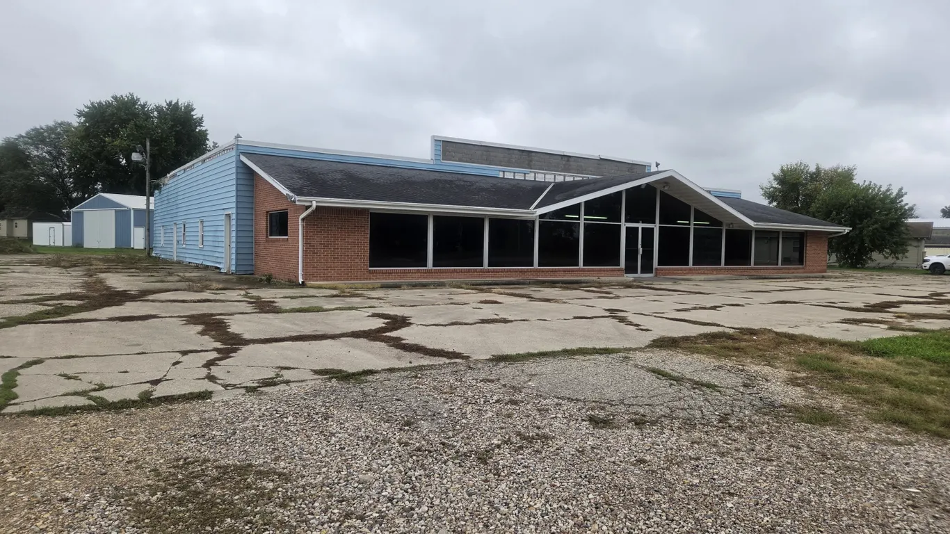 Closing October 29, 2026 @6:00 P.M. --Online Auction Of A Commercial Property In Sheldon, IA