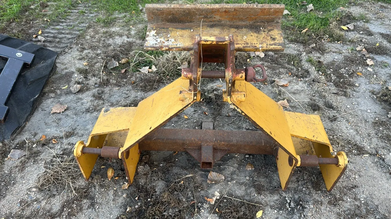 Roger Love Estate Auction-Ring 2